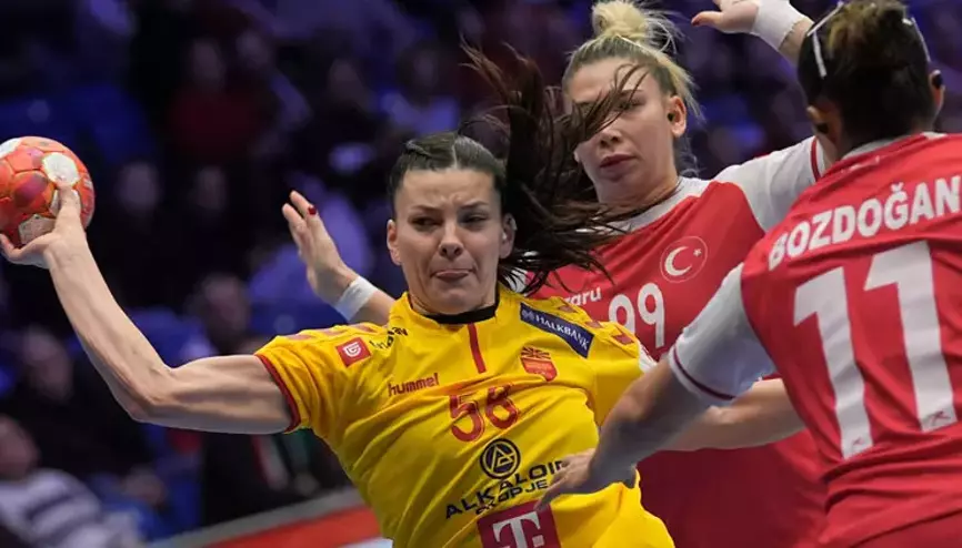 詹姆斯关键上篮助球队锁胜