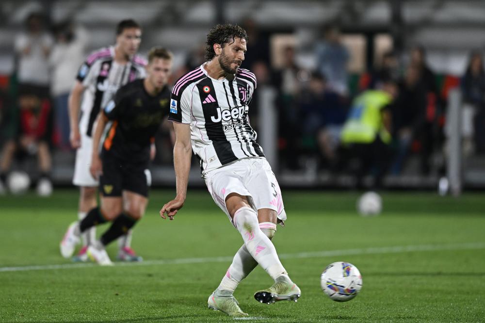 英媒：土耳其一名银行女经理诈骗球员3300万镑，被判入狱102年